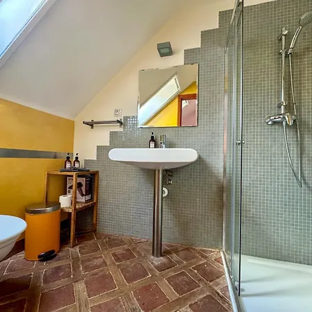 Sebastian A Vinny Bar Proste Sklep בית הארחה